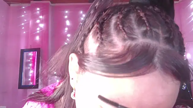 Snapshot of NikkiRous_ chatting on November 13, 2025, 3:05 pm NikkiRous online show from November 13, 2025, 3:05 pm