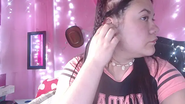 Snapshot of NikkiRous_ chatting on November 11, 2025, 12:44 pm NikkiRous online show from November 11, 2025, 12:44 pm