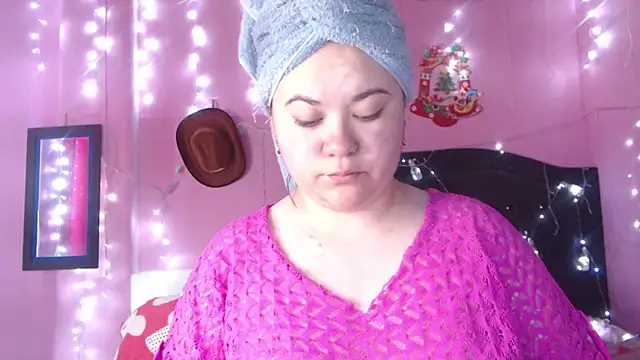 Snapshot of NikkiRous_ chatting on November 7, 2025, 12:53 pm NikkiRous online show from November 7, 2025, 12:53 pm