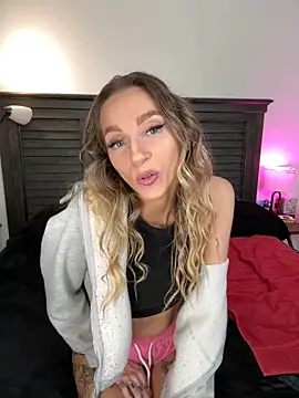 BrattyBae xo online show from January 7, 2025, 9:03 pm