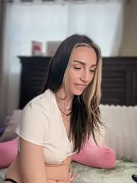 Snapshot of BrattyBae_xo chatting on February 24, 2026, 6:20 pm BrattyBae xo online show from February 24, 2026, 6:20 pm