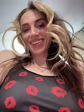 Snapshot of BrattyBae_xo chatting on February 7, 2026, 6:27 pm BrattyBae xo online show from February 7, 2026, 6:27 pm