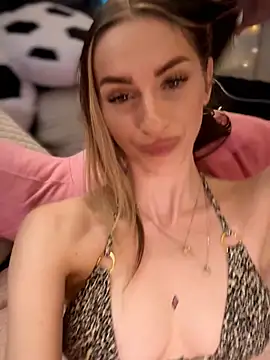 BrattyBae xo online show from June 27, 2026, 5:08 pm