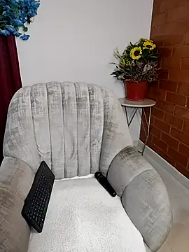 kanela3434 online show from November 14, 2025, 9:07 pm