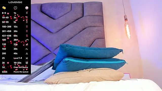 Snapshot of AilishBenson chatting on October 29, 2025, 7:35 pm AilishBenson online show from October 29, 2025, 7:35 pm