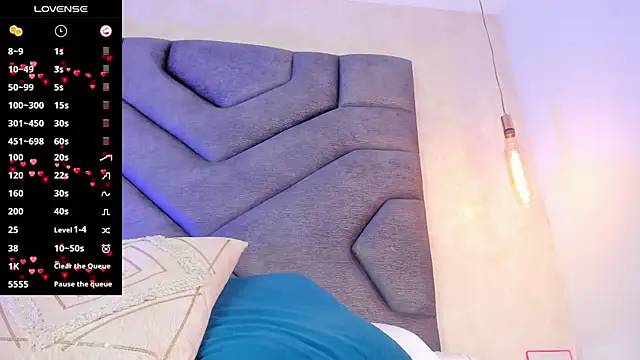 Snapshot of AilishBenson chatting on October 25, 2025, 7:25 pm AilishBenson online show from October 25, 2025, 7:25 pm