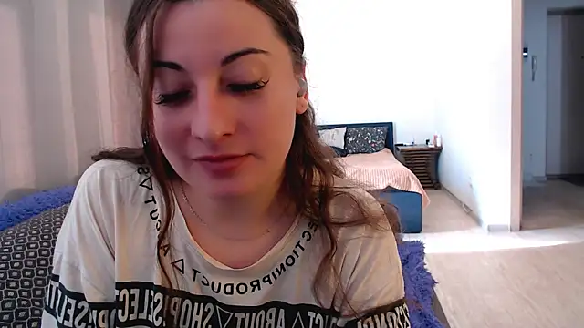 Snapshot of Helen_Adams_ chatting on June 25, 2026, 5:23 am Helen Adams online show from June 25, 2026, 5:23 am