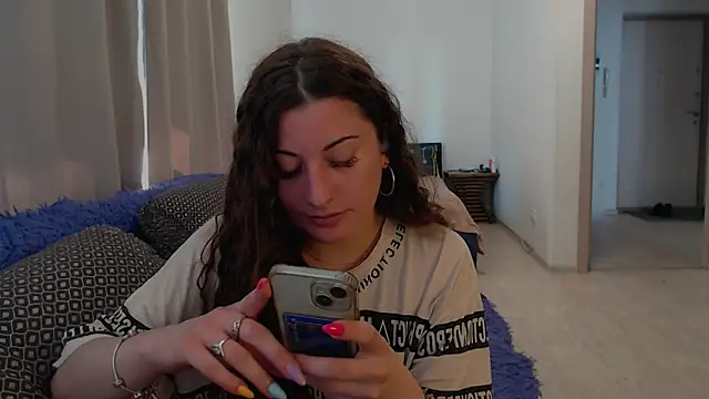 Snapshot of Helen_Adams_ chatting on July 11, 2026, 6:24 am Helen Adams online show from July 11, 2026, 6:24 am