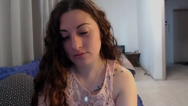 Snapshot of Helen_Adams_ chatting on June 27, 2026, 5:57 am Helen Adams online show from June 27, 2026, 5:57 am