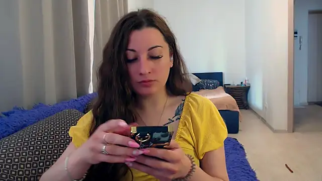 Snapshot of Helen_Adams_ chatting on June 15, 2026, 6:35 am Helen Adams online show from June 15, 2026, 6:35 am