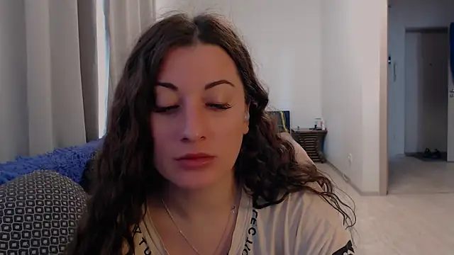 Snapshot of Helen_Adams_ chatting on July 8, 2026, 6:14 am Helen Adams online show from July 8, 2026, 6:14 am