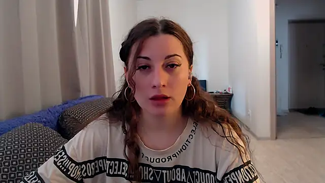 Snapshot of Helen_Adams_ chatting on June 24, 2026, 5:17 am Helen Adams online show from June 24, 2026, 5:17 am