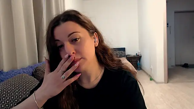 Snapshot of Helen_Adams_ chatting on June 17, 2026, 5:07 am Helen Adams online show from June 17, 2026, 5:07 am
