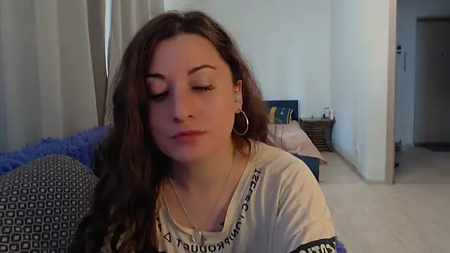 Snapshot of Helen_Adams_ chatting on July 6, 2026, 6:20 am Helen Adams online show from July 6, 2026, 6:20 am