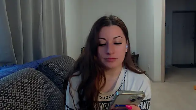 Snapshot of Helen_Adams_ chatting on July 21, 2026, 5:31 am Helen Adams online show from July 21, 2026, 5:31 am