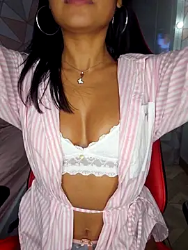 Snapshot of moreninhasilva chatting on April 11, 2026, 7:45 am moreninhasilva online show from April 11, 2026, 7:45 am