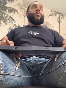 boy  ofc online show from November 10, 2025, 7:52 pm