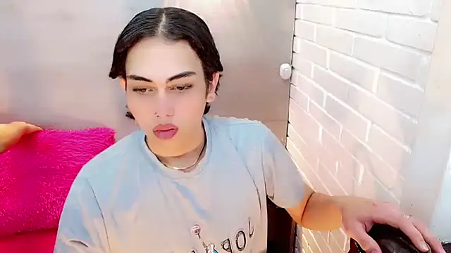 Daniela Pink  online show from November 4, 2025, 8:23 pm