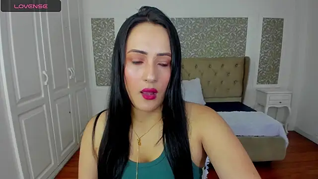 KimWessel  online show from April 28, 2026, 6:23 pm