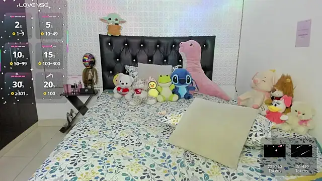 redgirlofficial online show from February 3, 2026, 11:43 pm