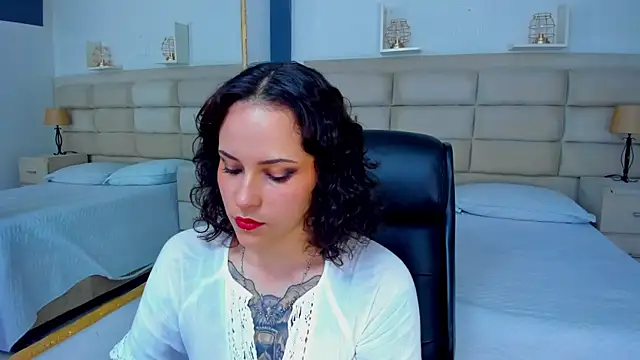 Snapshot of AnnyThompson_ chatting on November 10, 2025, 9:20 pm AnnyThompson online show from November 10, 2025, 9:20 pm