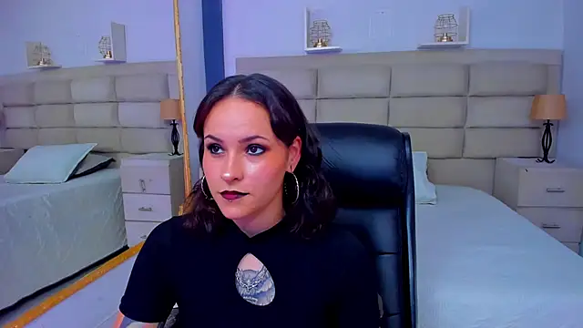 Snapshot of AnnyThompson_ chatting on November 7, 2025, 8:57 pm AnnyThompson online show from November 7, 2025, 8:57 pm