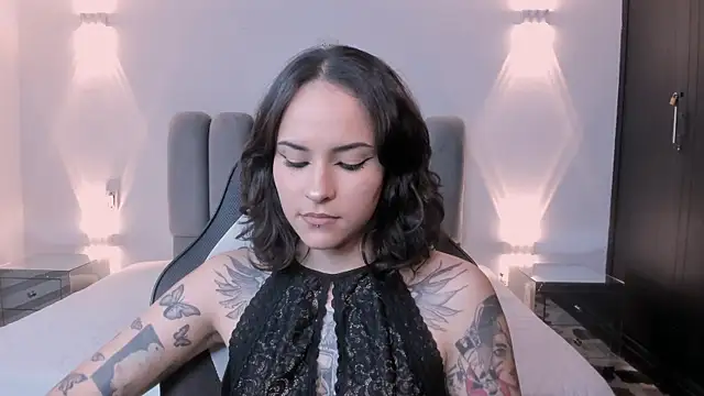 AnnyThompson  online show from January 10, 2026, 8:37 pm