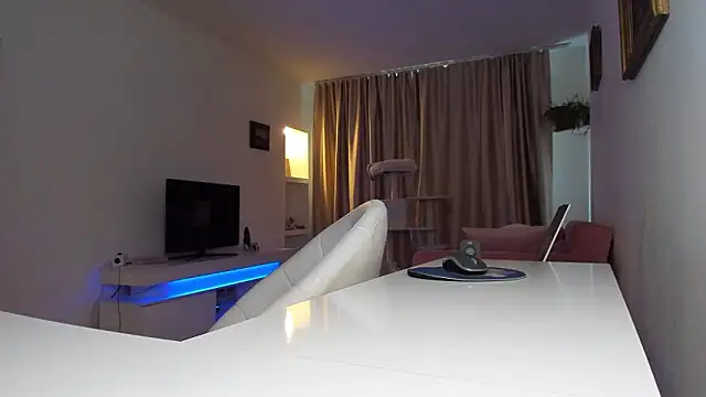 xqueenyasmine online show from March 1, 2026, 8:58 am