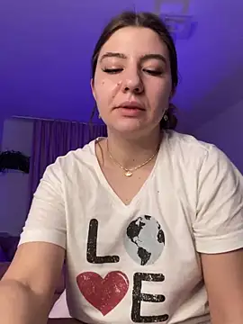 Snapshot of xqueenyasmine chatting on December 10, 2024, 11:51 pm xqueenyasmine online show from December 10, 2024, 11:51 pm