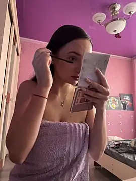 Snapshot of Kristis43 chatting on May 20, 2026, 10:01 am Kristis43 online show from May 20, 2026, 10:01 am