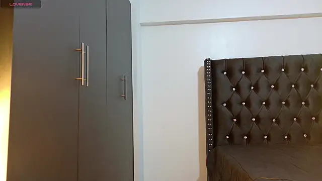 Snapshot of online_bestie chatting on February 19, 2025, 7:05 pm online bestie online show from February 19, 2025, 7:05 pm