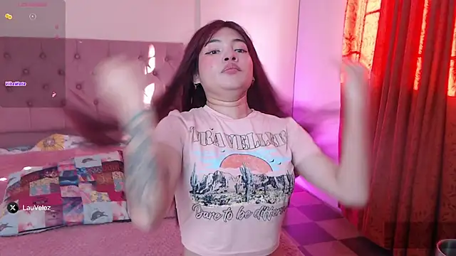 lauvelez   online show from March 25, 2026, 12:59 pm