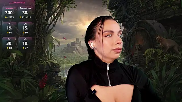 Snapshot of LunaNight chatting on October 27, 2025, 8:32 pm LunaNight online show from October 27, 2025, 8:32 pm