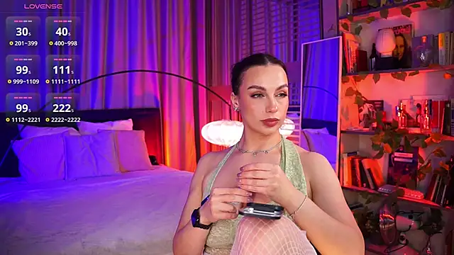 Snapshot of LunaNight chatting on November 15, 2025, 8:24 pm LunaNight online show from November 15, 2025, 8:24 pm