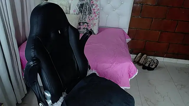 Snapshot of Maira_B chatting on October 23, 2025, 2:38 pm Maira B online show from October 23, 2025, 2:38 pm