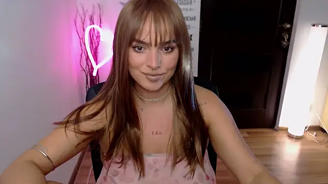 ChloeJewel1 online show from December 1, 2025, 12:28 pm