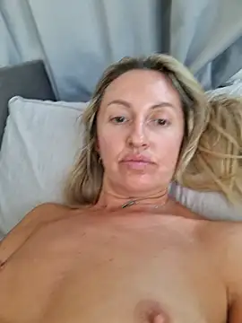 Snapshot of Miss____Mia_ chatting on August 4, 2026, 8:41 am Miss Mia online show from August 4, 2026, 8:41 am