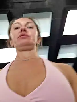 Miss    Mia  online show from April 28, 2026, 9:14 am