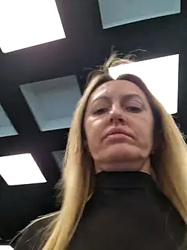 Snapshot of Miss____Mia_ chatting on December 15, 2025, 10:32 am Miss Mia online show from December 15, 2025, 10:32 am