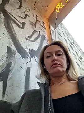 Snapshot of Miss____Mia_ chatting on October 15, 2025, 12:13 pm Miss Mia online show from October 15, 2025, 12:13 pm