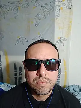 Snapshot of ElSunEagle chatting on July 9, 2026, 4:24 am ElSunEagle online show from July 9, 2026, 4:24 am