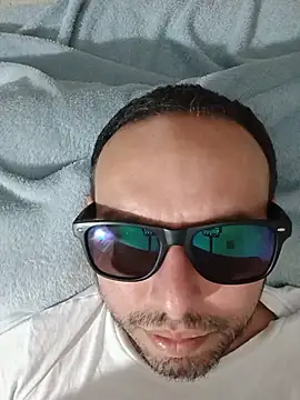 Snapshot of ElSunEagle chatting on July 13, 2026, 4:01 am ElSunEagle online show from July 13, 2026, 4:01 am