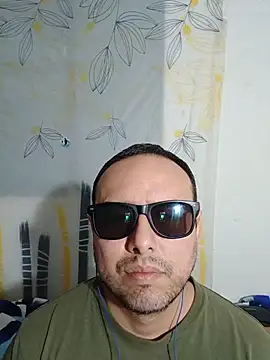 Snapshot of ElSunEagle chatting on July 6, 2026, 1:12 am ElSunEagle online show from July 6, 2026, 1:12 am