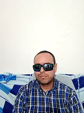 Snapshot of ElSunEagle chatting on June 17, 2026, 2:33 am ElSunEagle online show from June 17, 2026, 2:33 am
