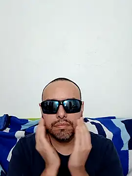 Snapshot of ElSunEagle chatting on May 23, 2026, 2:32 am ElSunEagle online show from May 23, 2026, 2:32 am