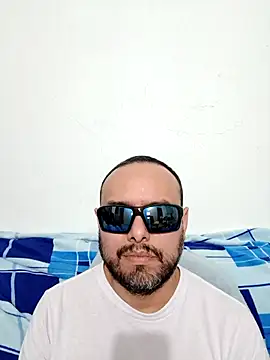 Snapshot of ElSunEagle chatting on June 7, 2026, 2:17 am ElSunEagle online show from June 7, 2026, 2:17 am