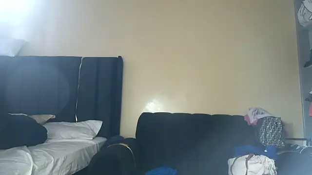 Mila Melanie online show from May 2, 2026, 9:14 am