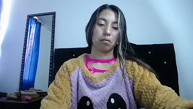 Snapshot of sweet_skylove_ chatting on August 4, 2026, 2:10 pm sweet skylove online show from August 4, 2026, 2:10 pm