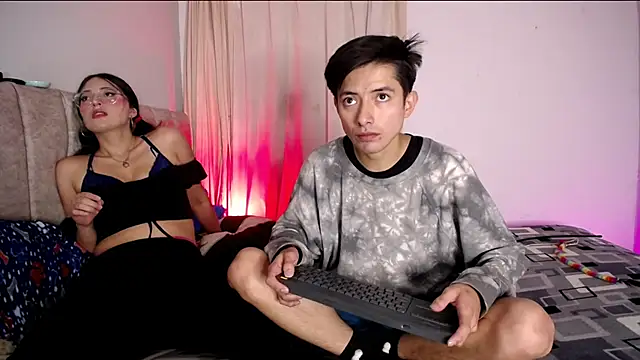 Pinkandyellowpokemon online show from November 19, 2025, 7:58 pm