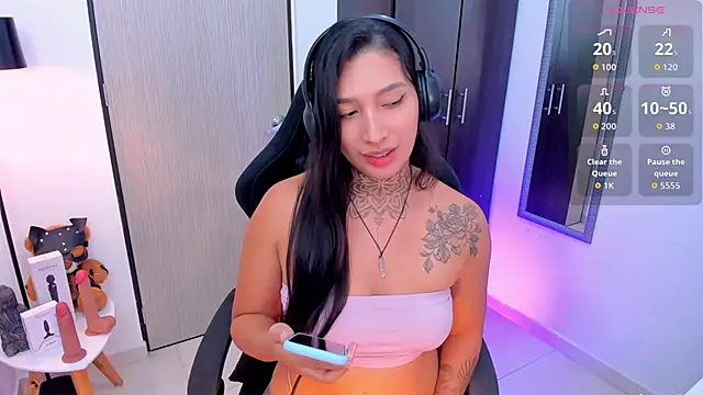 Snapshot of LouaneBourVip chatting on December 14, 2025, 11:43 pm LouaneBourVip online show from December 14, 2025, 11:43 pm